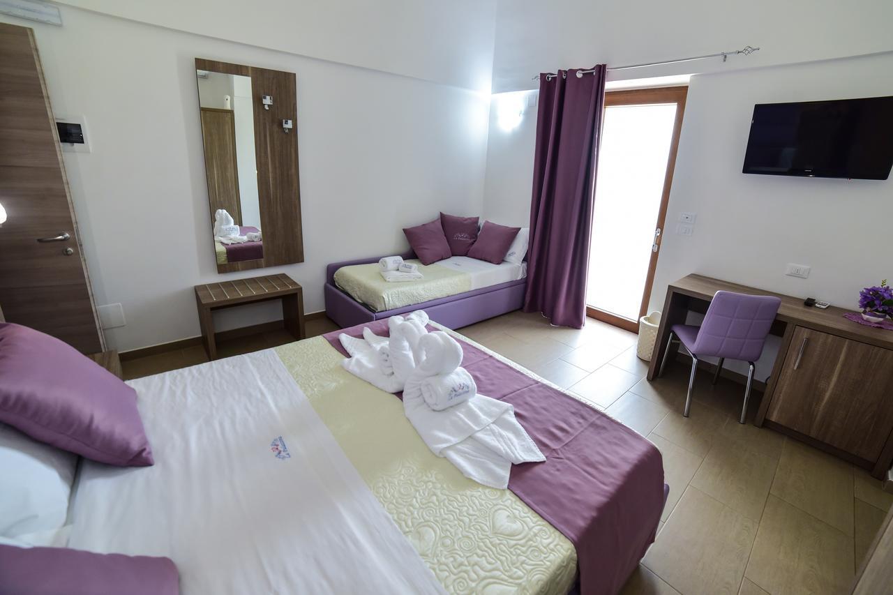 La Palazzina Bed & Breakfast Порто-Чезарео Екстер'єр фото